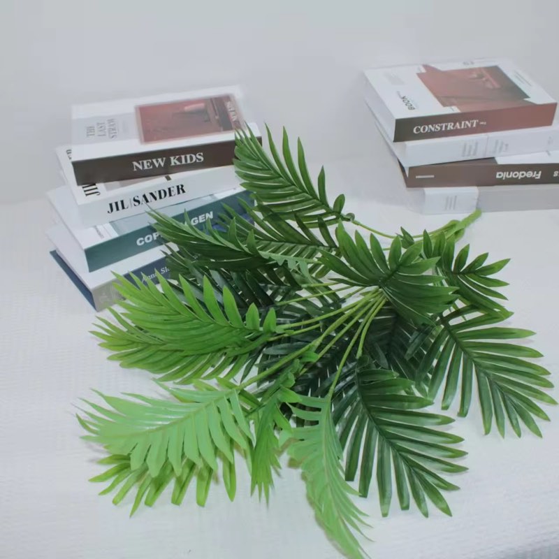 Afloraa: Palm Table Decor
